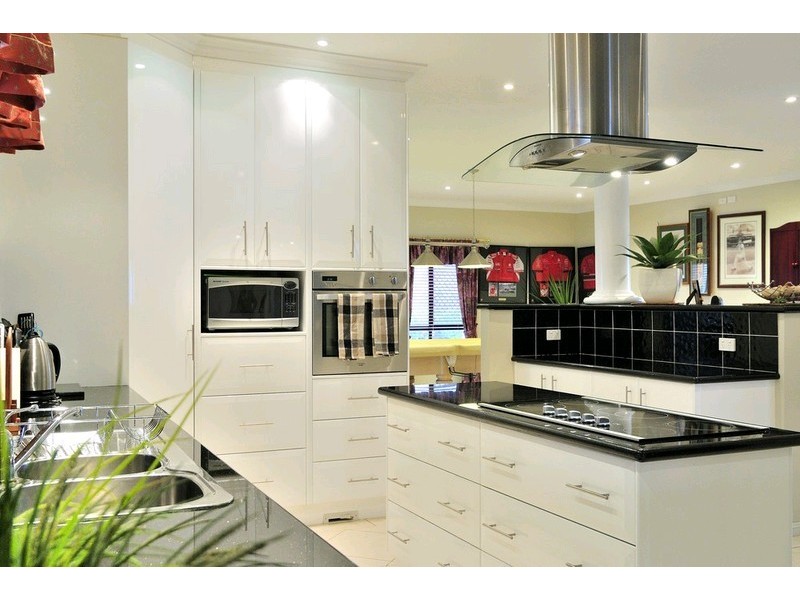 24 Kensington Drive, Flinders View QLD 4305