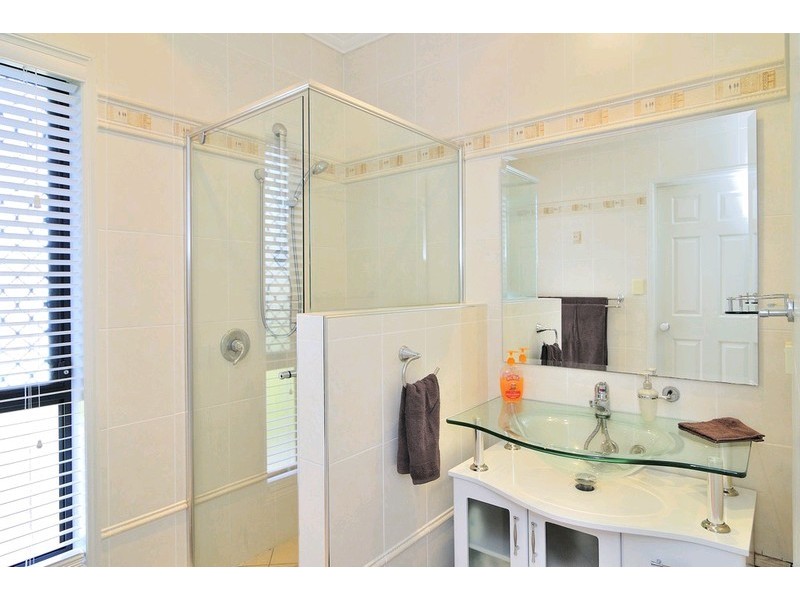 24 Kensington Drive, Flinders View QLD 4305