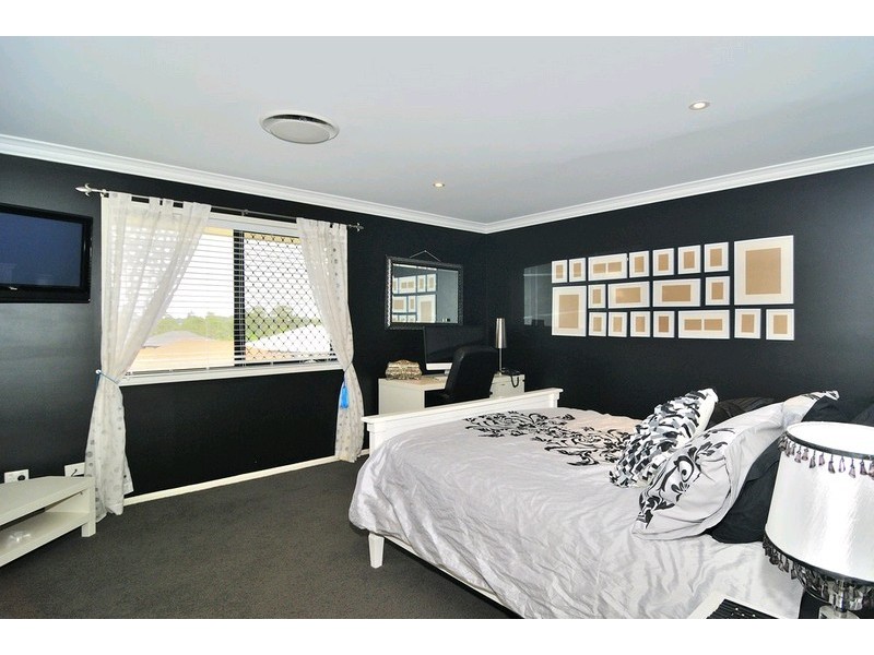 24 Kensington Drive, Flinders View QLD 4305