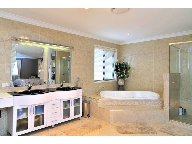 24 Kensington Drive, Flinders View QLD 4305