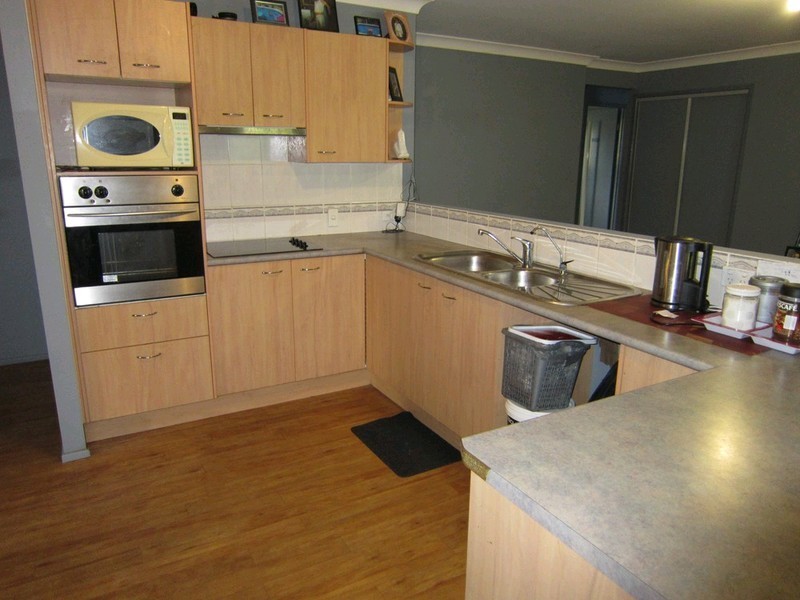 16 Rangeview Drive, Flinders View QLD 4305