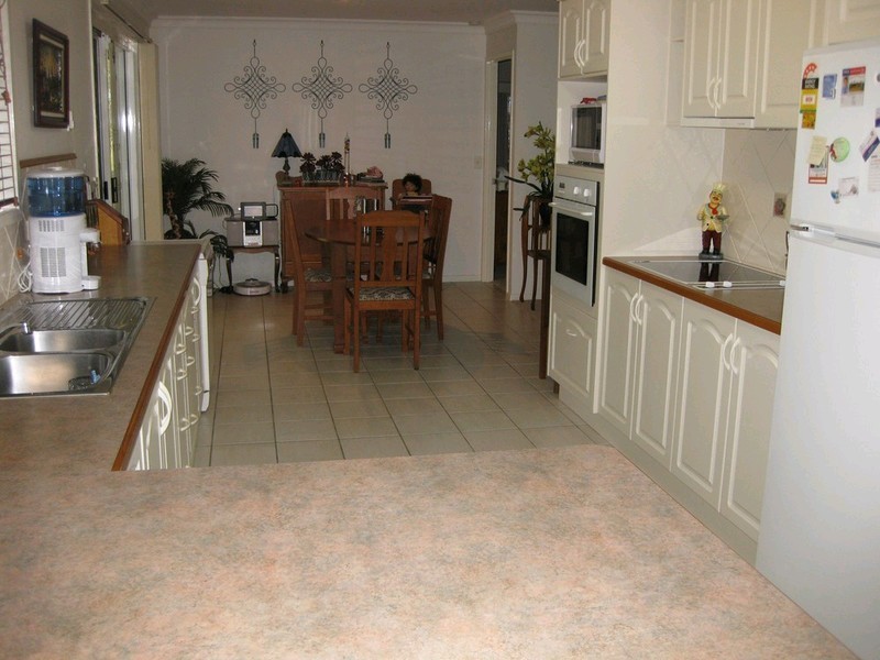 28 Flame Tree Court, Walloon QLD 4306