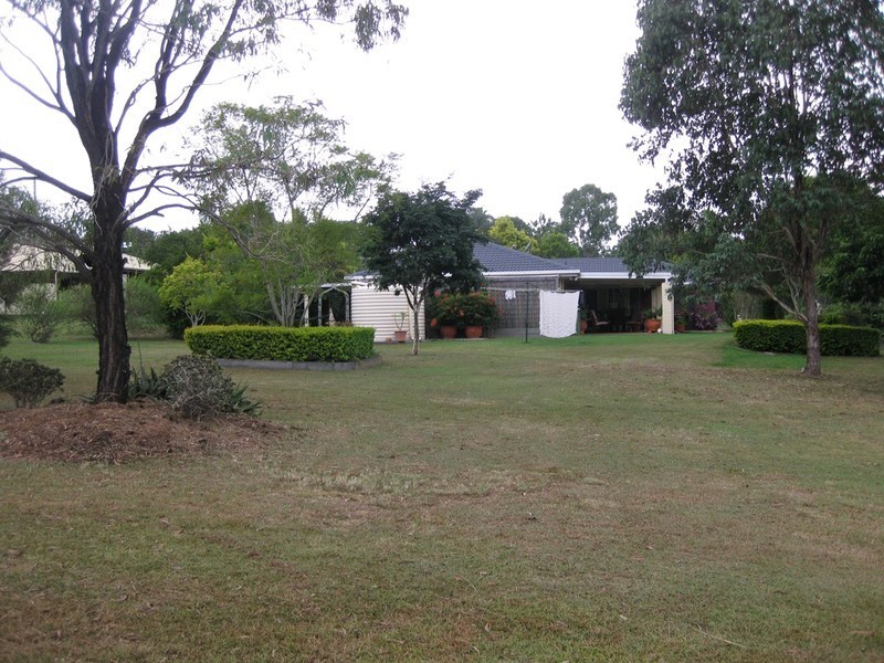 28 Flame Tree Court, Walloon QLD 4306