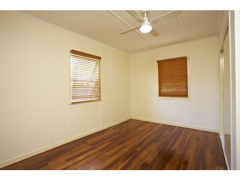 11 Trumpy Street, Silkstone QLD 4304