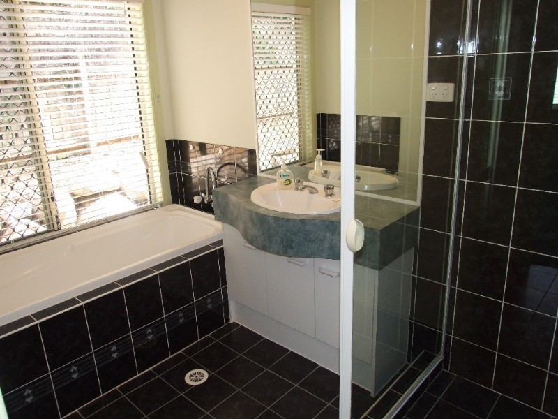 Eatons Hill QLD 4037