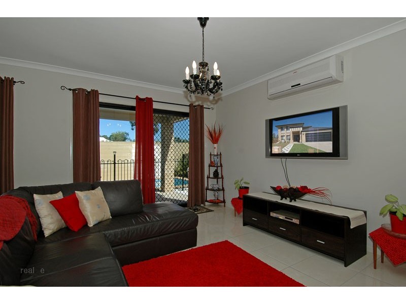 2 Petrie Crescent, Aspley QLD 4034