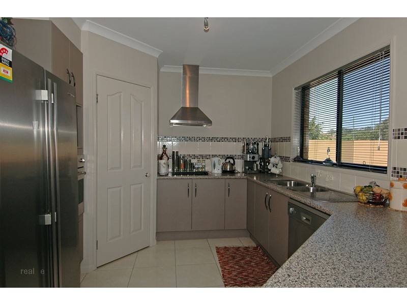 2 Petrie Crescent, Aspley QLD 4034