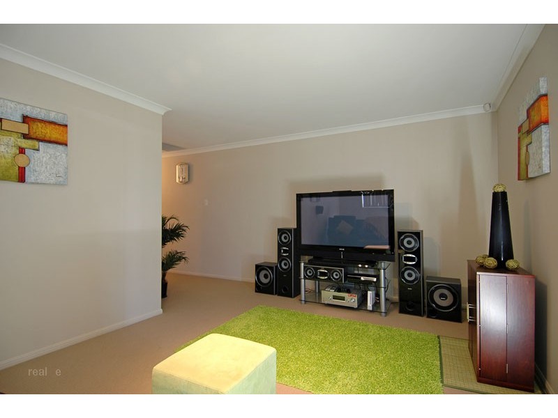 2 Petrie Crescent, Aspley QLD 4034