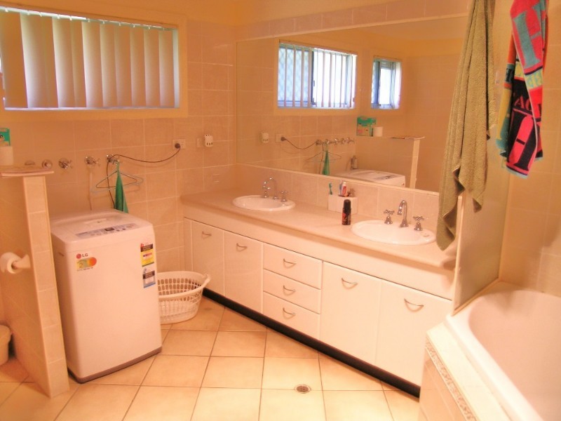 4 Lucas Court, Kallangur QLD 4503