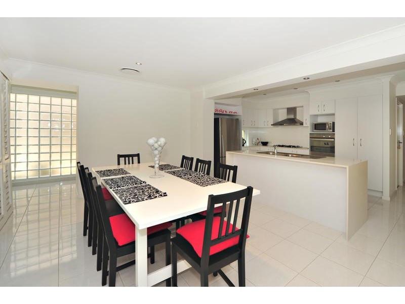 27 Petrie Crescent, Aspley QLD 4034