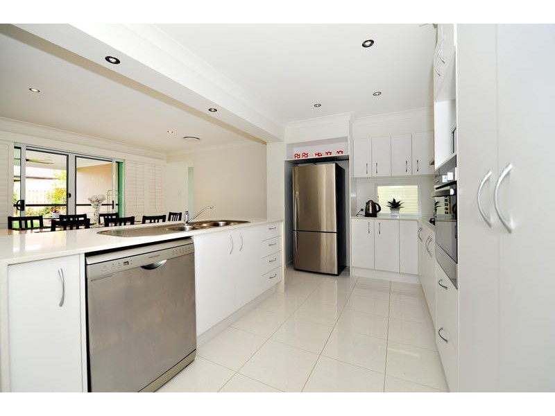 27 Petrie Crescent, Aspley QLD 4034