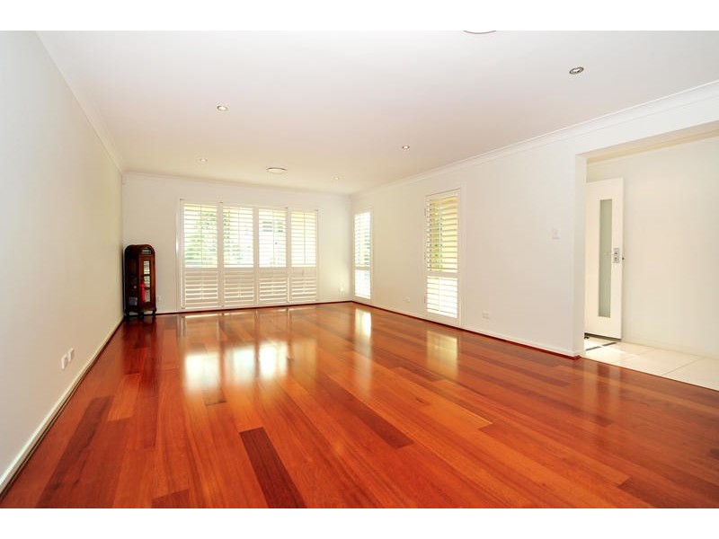 27 Petrie Crescent, Aspley QLD 4034