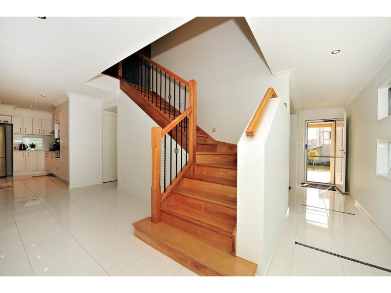 27 Petrie Crescent, Aspley QLD 4034