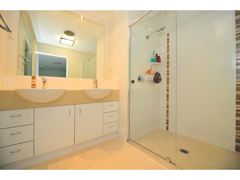 27 Petrie Crescent, Aspley QLD 4034