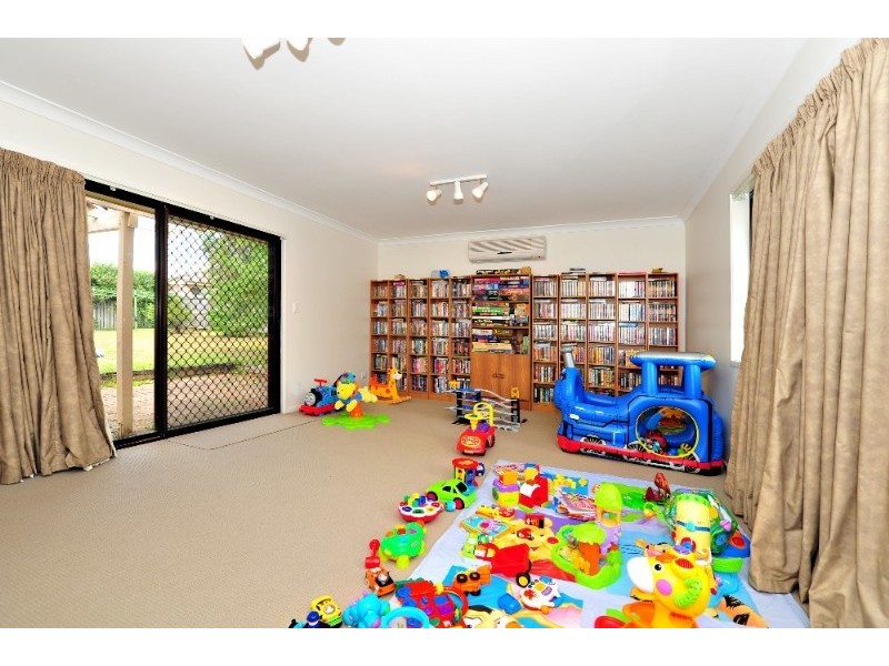 8 Whitehorse Street, Carseldine QLD 4034