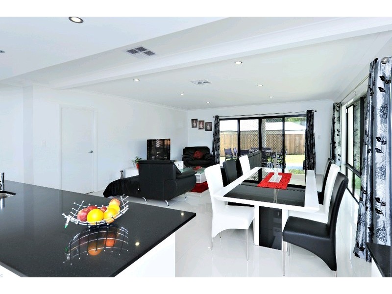 15 Silverbirch Place, Bridgeman Downs QLD 4035