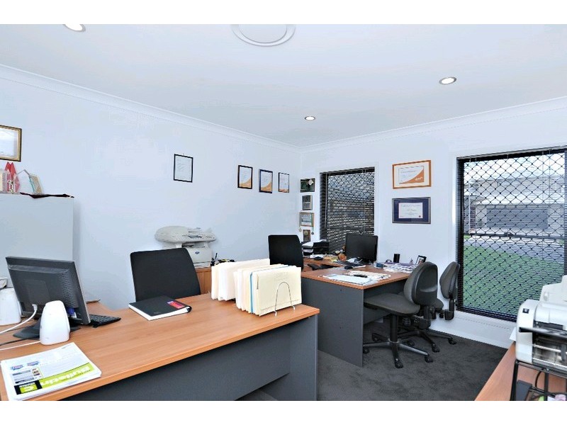 15 Silverbirch Place, Bridgeman Downs QLD 4035