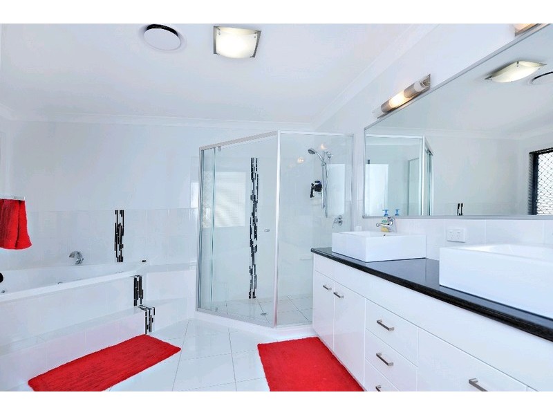 15 Silverbirch Place, Bridgeman Downs QLD 4035