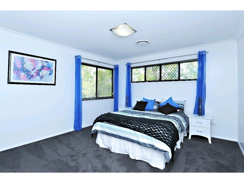 15 Silverbirch Place, Bridgeman Downs QLD 4035