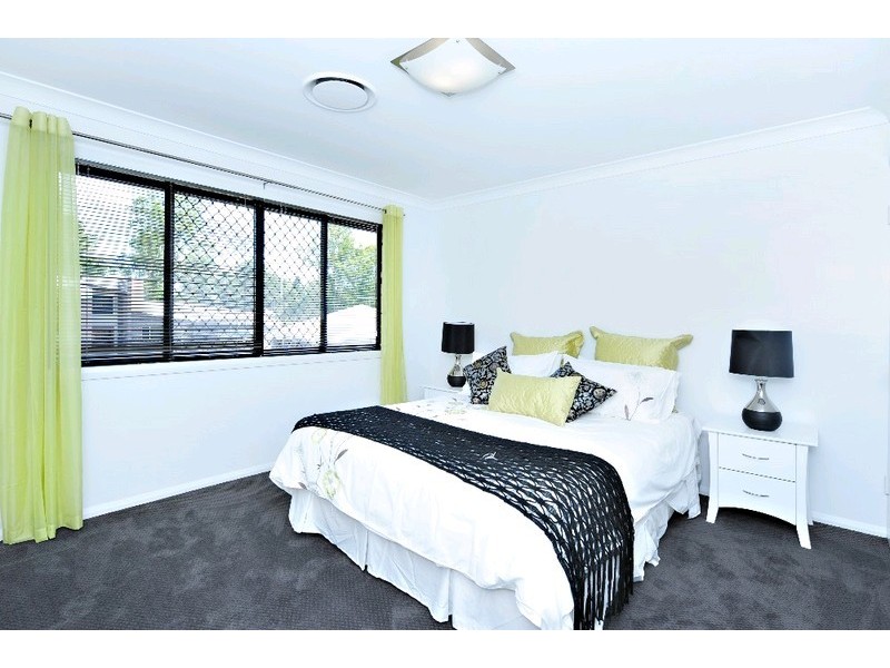 15 Silverbirch Place, Bridgeman Downs QLD 4035