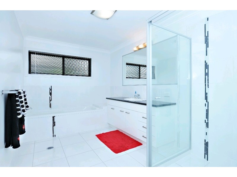 15 Silverbirch Place, Bridgeman Downs QLD 4035