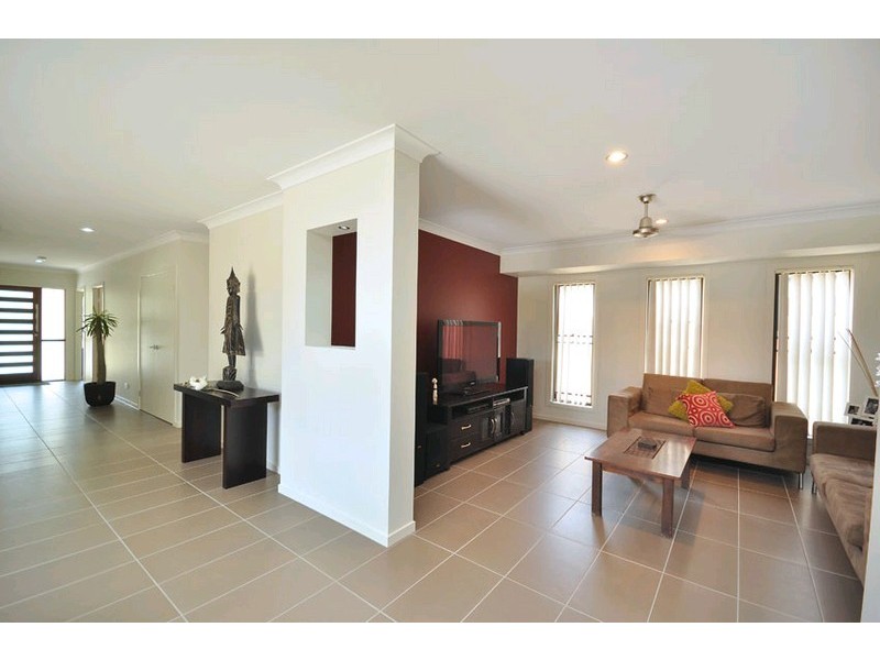 9 Booyong Place, Bridgeman Downs QLD 4035