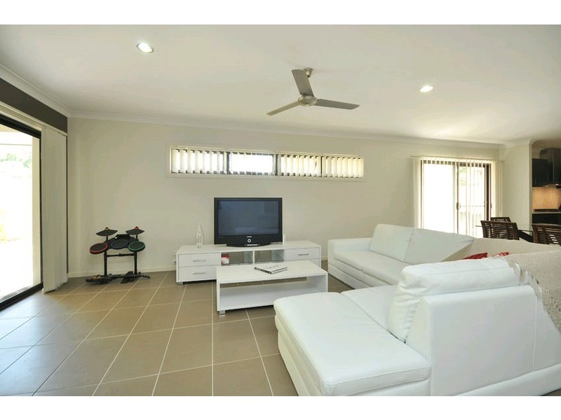 9 Booyong Place, Bridgeman Downs QLD 4035