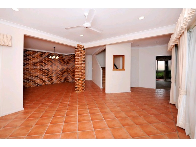 9 Jondel Close, Bridgeman Downs QLD 4035