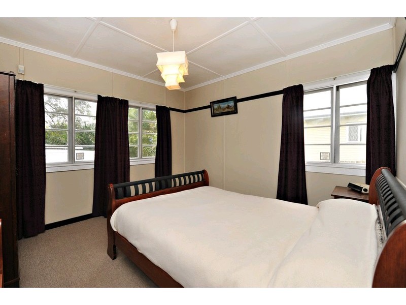 52 Unmack Street, Chermside QLD 4032