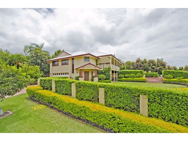 37 Alba Place, Bridgeman Downs QLD 4035