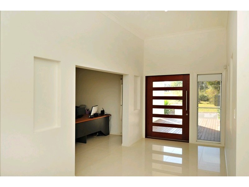 19 Apulia Place, Bridgeman Downs QLD 4035