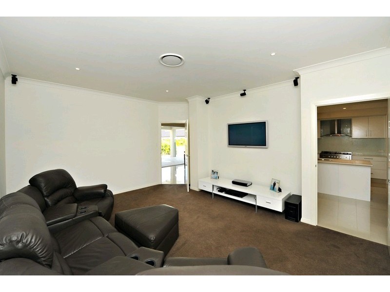 19 Apulia Place, Bridgeman Downs QLD 4035