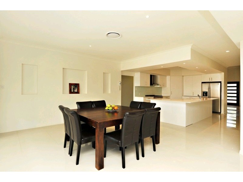 19 Apulia Place, Bridgeman Downs QLD 4035