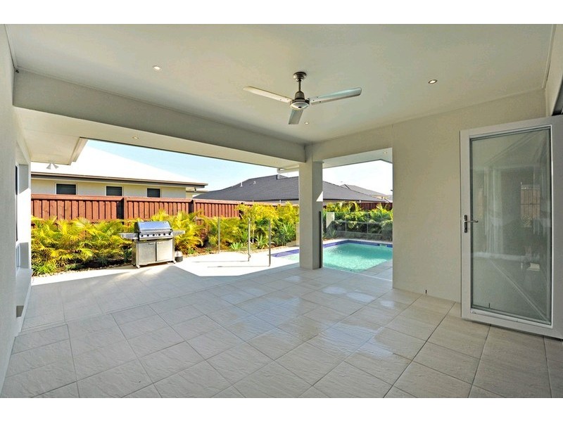 19 Apulia Place, Bridgeman Downs QLD 4035