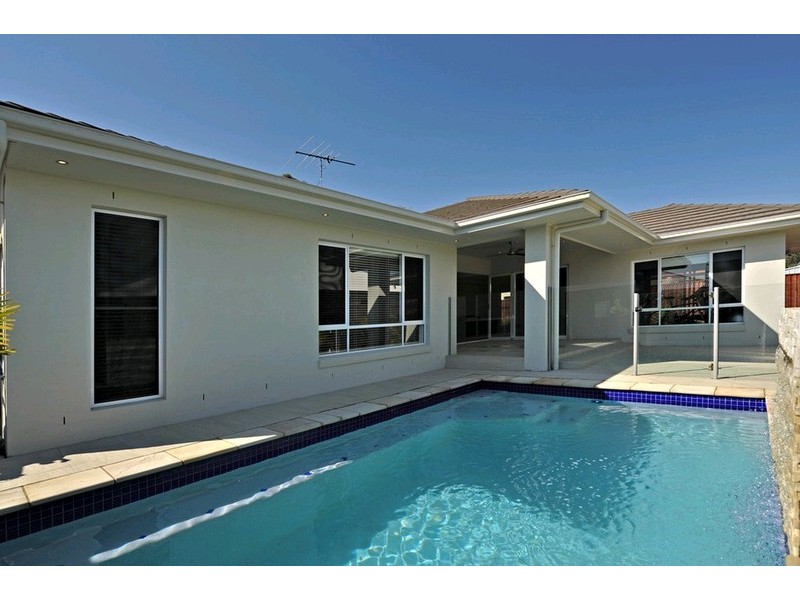 19 Apulia Place, Bridgeman Downs QLD 4035