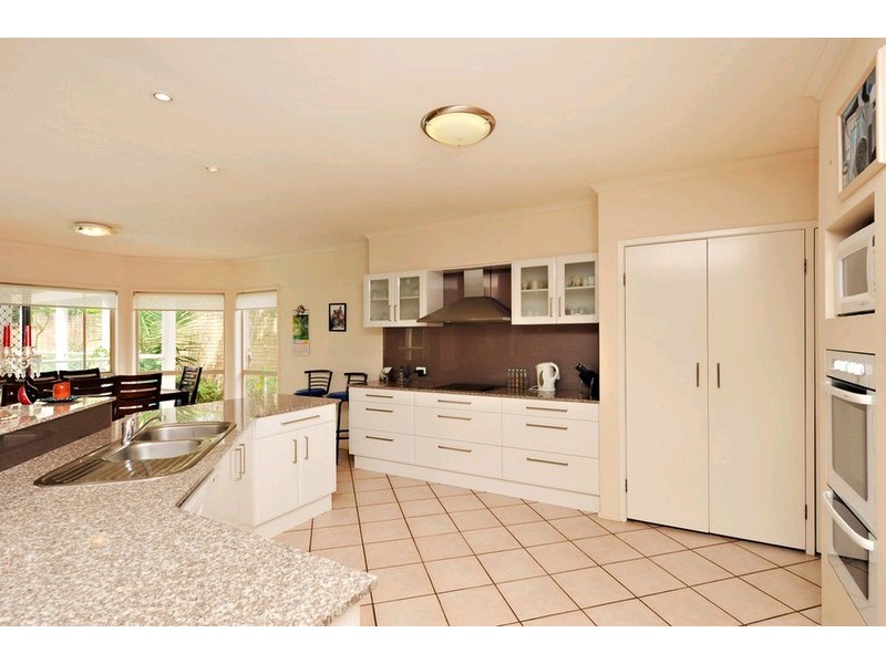 2 Jondel Close, Bridgeman Downs QLD 4035