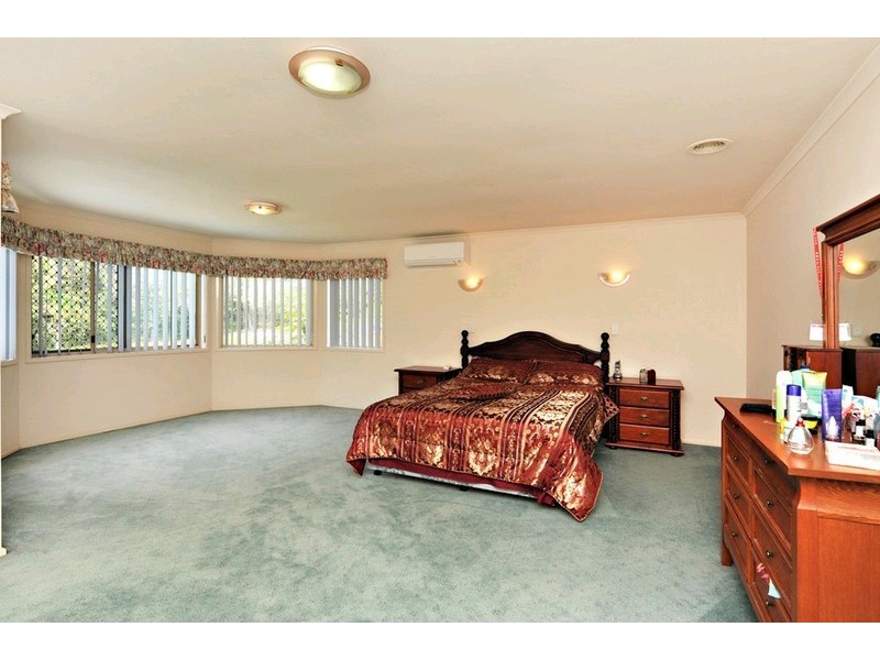 2 Jondel Close, Bridgeman Downs QLD 4035