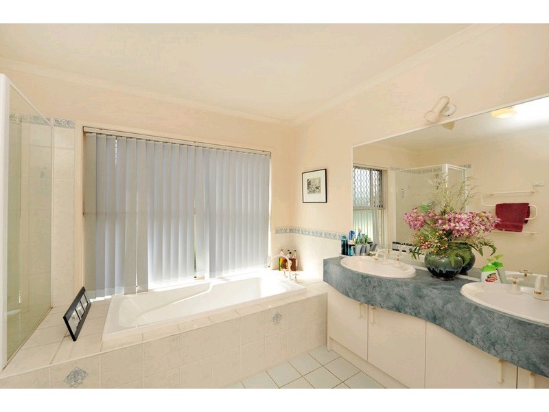 2 Jondel Close, Bridgeman Downs QLD 4035