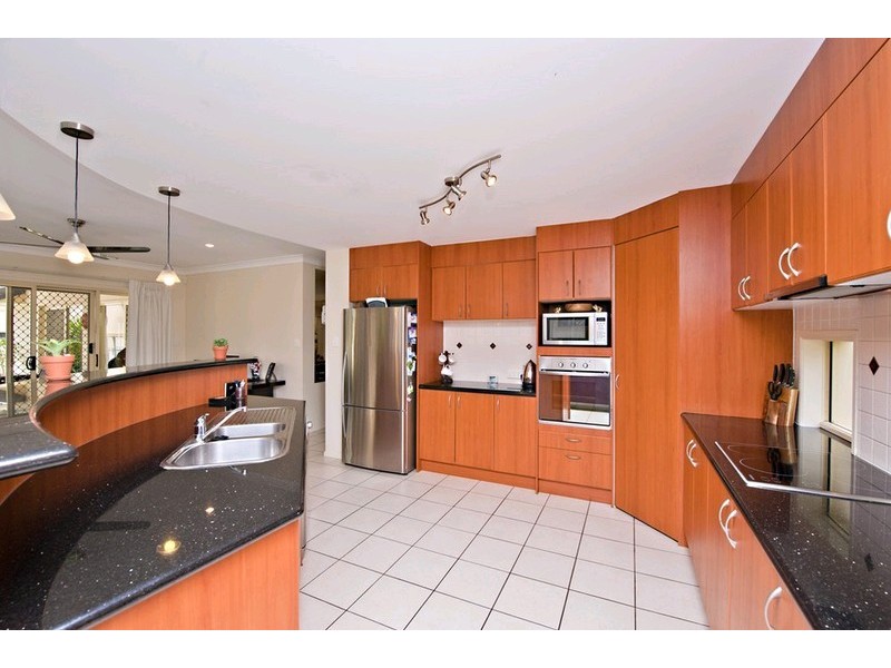 8 Estonia Avenue, Bridgeman Downs QLD 4035