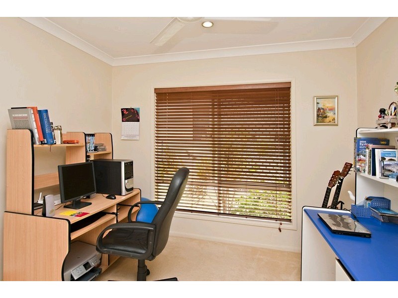 8 Estonia Avenue, Bridgeman Downs QLD 4035