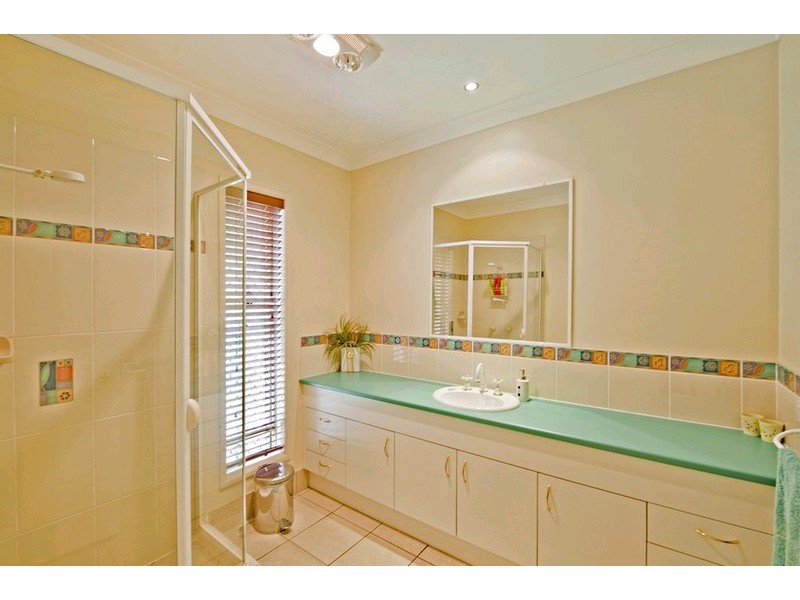 8 Estonia Avenue, Bridgeman Downs QLD 4035