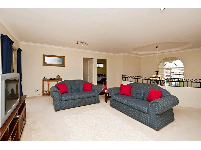 8 Estonia Avenue, Bridgeman Downs QLD 4035