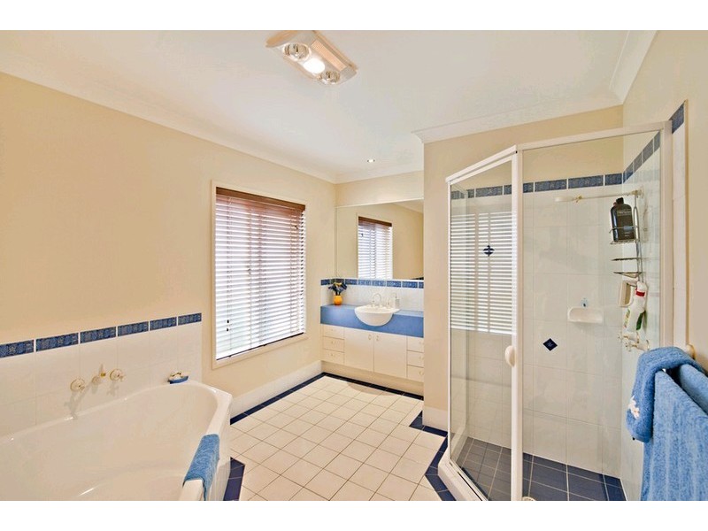 8 Estonia Avenue, Bridgeman Downs QLD 4035