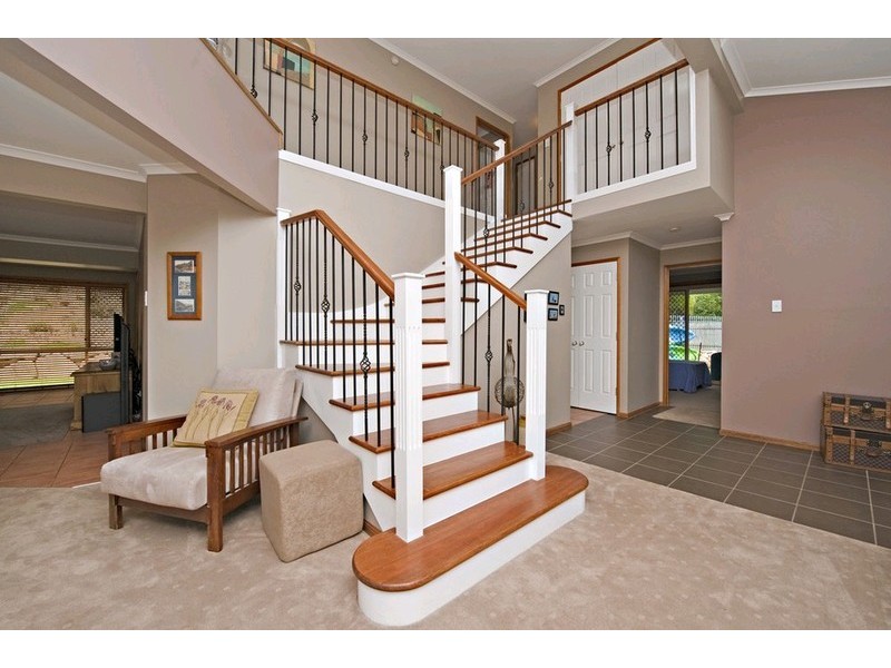 8 Peterson Place, Bridgeman Downs QLD 4035