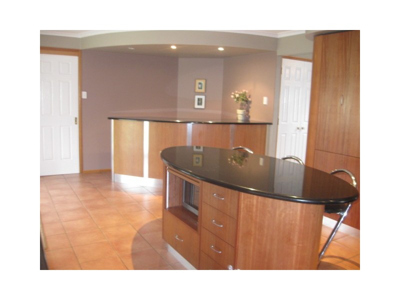 8 Peterson Place, Bridgeman Downs QLD 4035