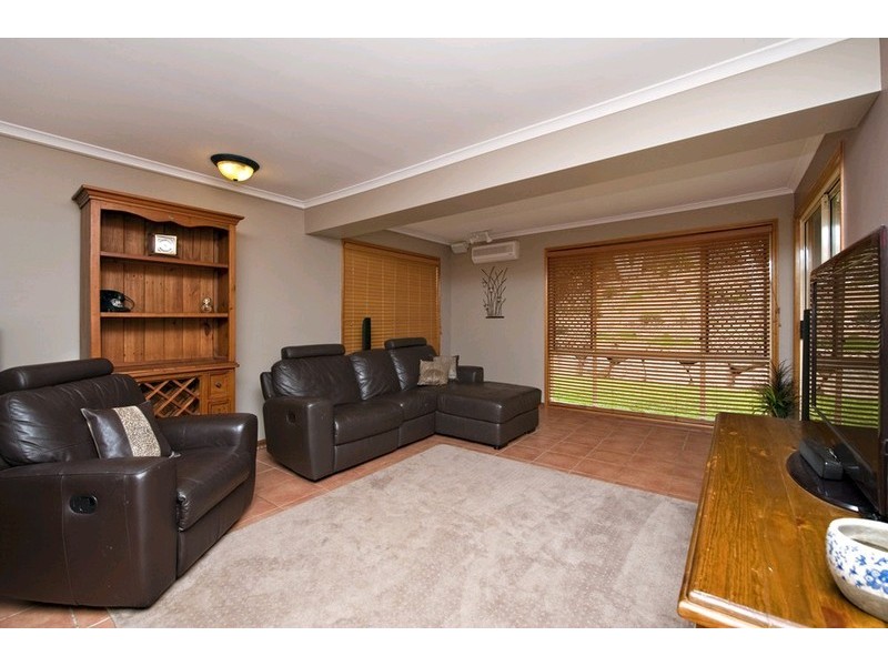 8 Peterson Place, Bridgeman Downs QLD 4035