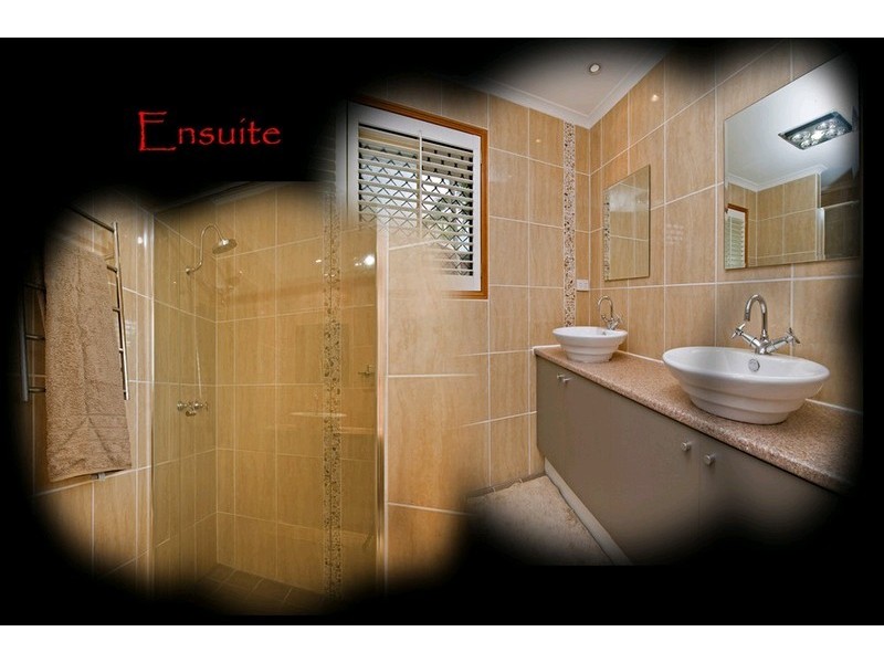 8 Peterson Place, Bridgeman Downs QLD 4035