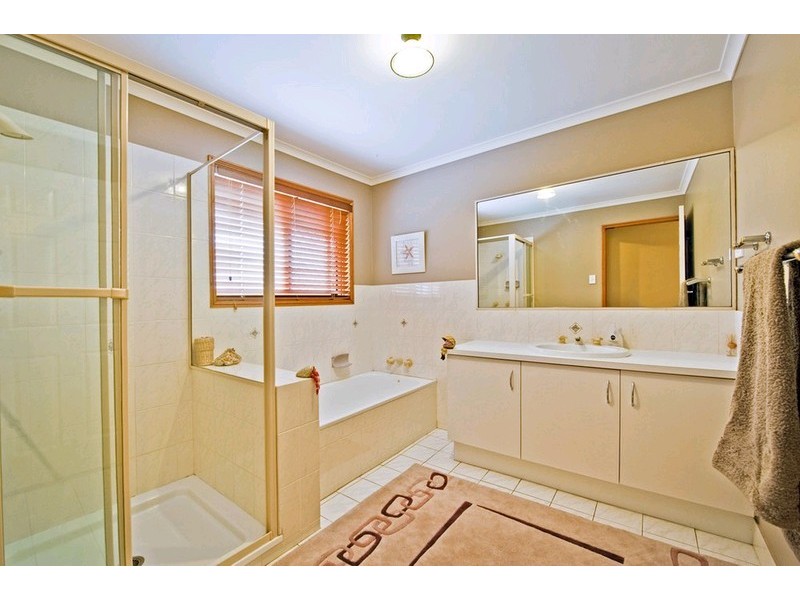 8 Peterson Place, Bridgeman Downs QLD 4035