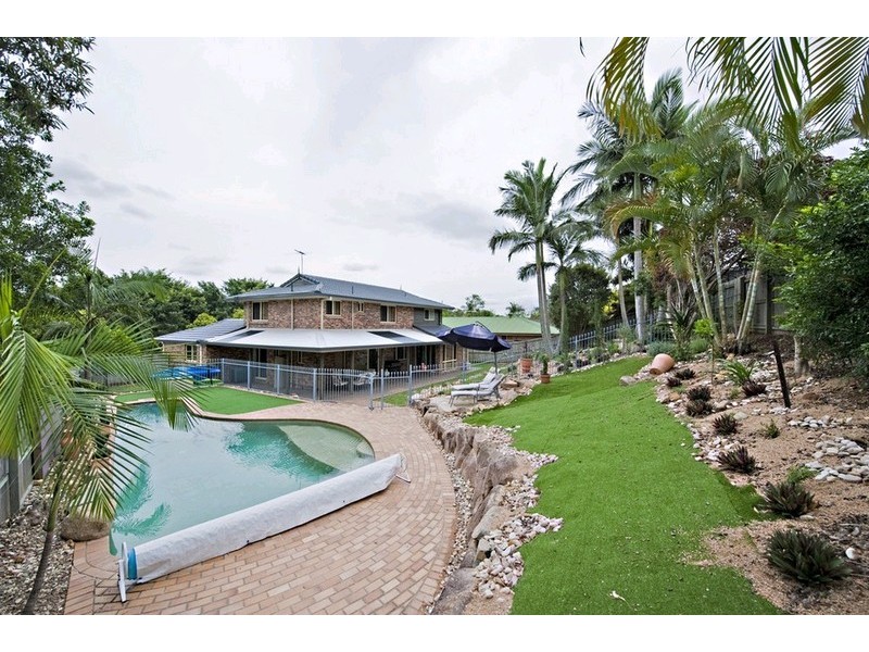 8 Peterson Place, Bridgeman Downs QLD 4035