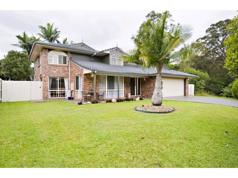 8 Peterson Place, Bridgeman Downs QLD 4035